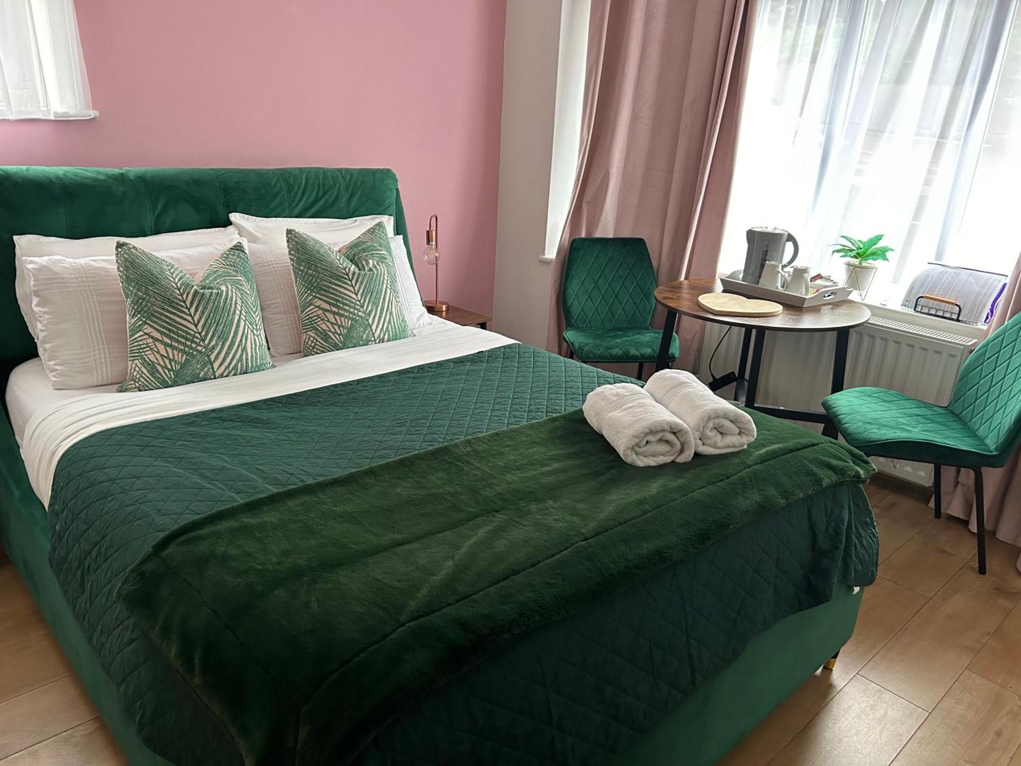 Corfe Mullen The Lily Pad Near Poole Dorset Self Contained Private Entrance And Free Parking酒店 外观 照片